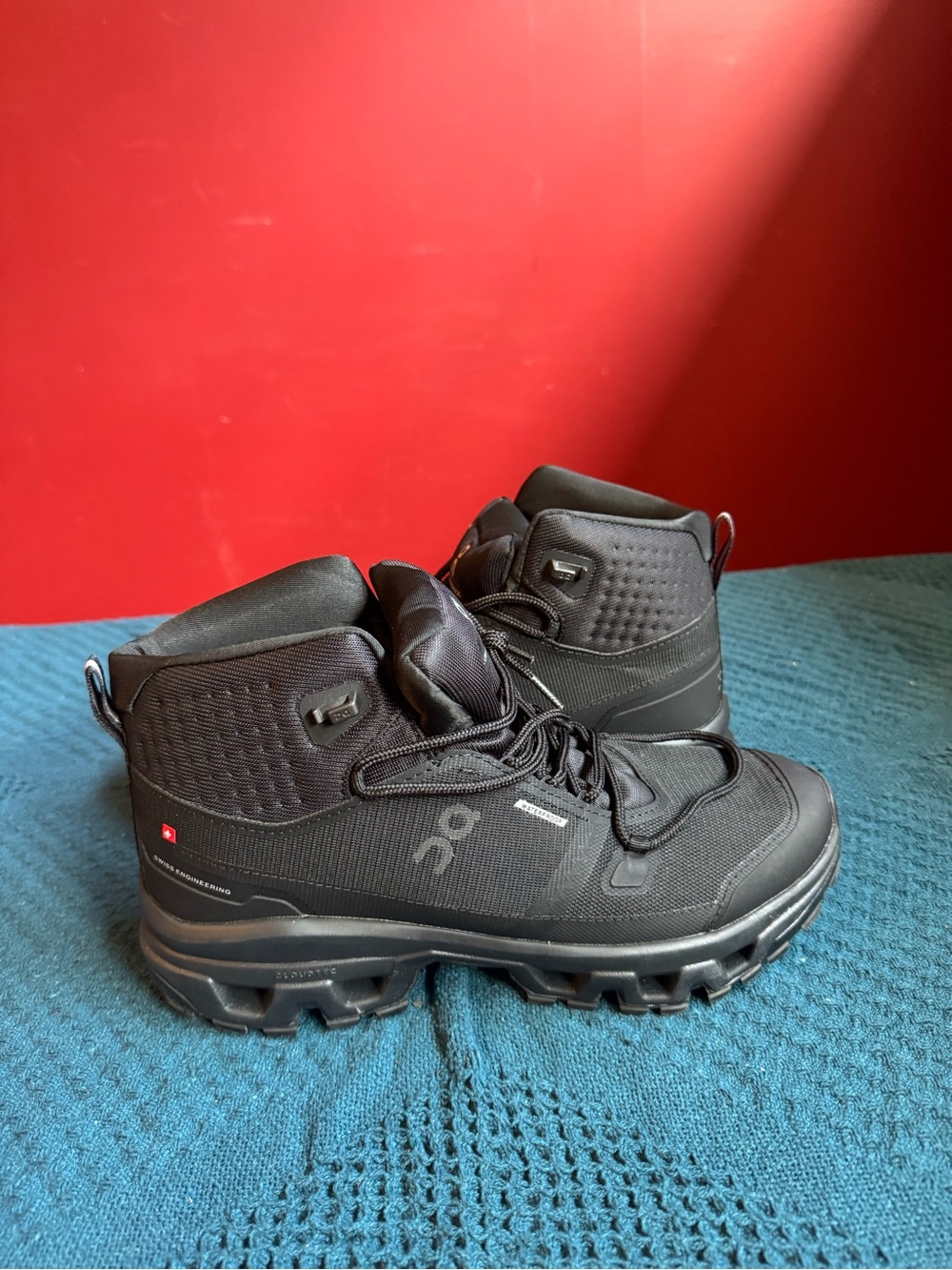 On Cloudrock Boots Men’s Size 11.5 Waterproof Mid-Top Hiking -Trail Running